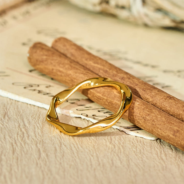 HilalHaven Smooth Undulating‑Edge Mobius‑Inspired Sleek Casual‑Style Ring - image 1