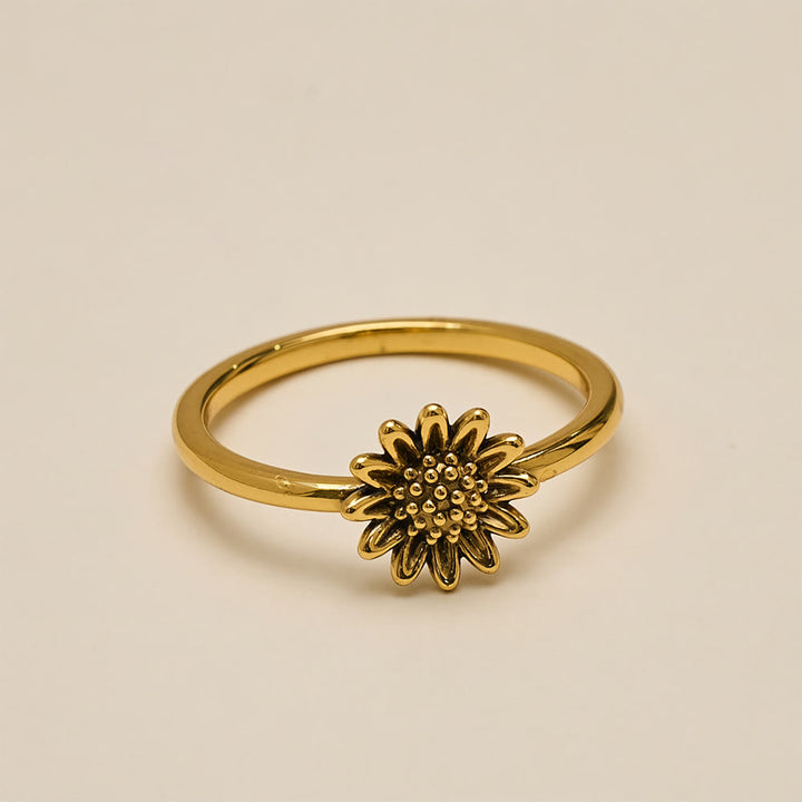 HilalHaven Single‑Blossom Daisy‑Accent Slim‑Band Ring - image 10