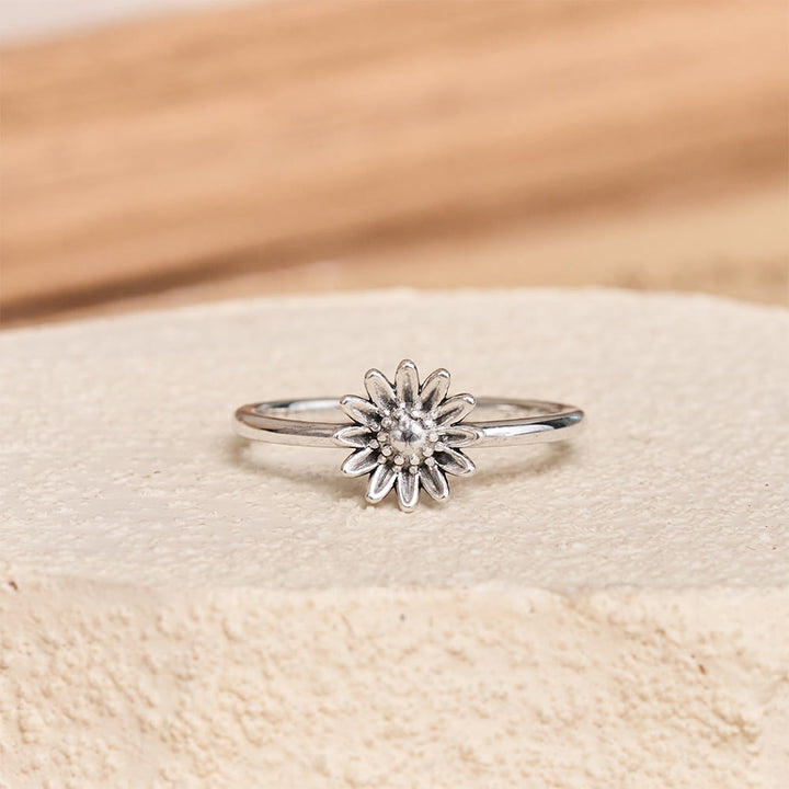HilalHaven Single‑Blossom Daisy‑Accent Slim‑Band Ring - Silver - US11 - image 4