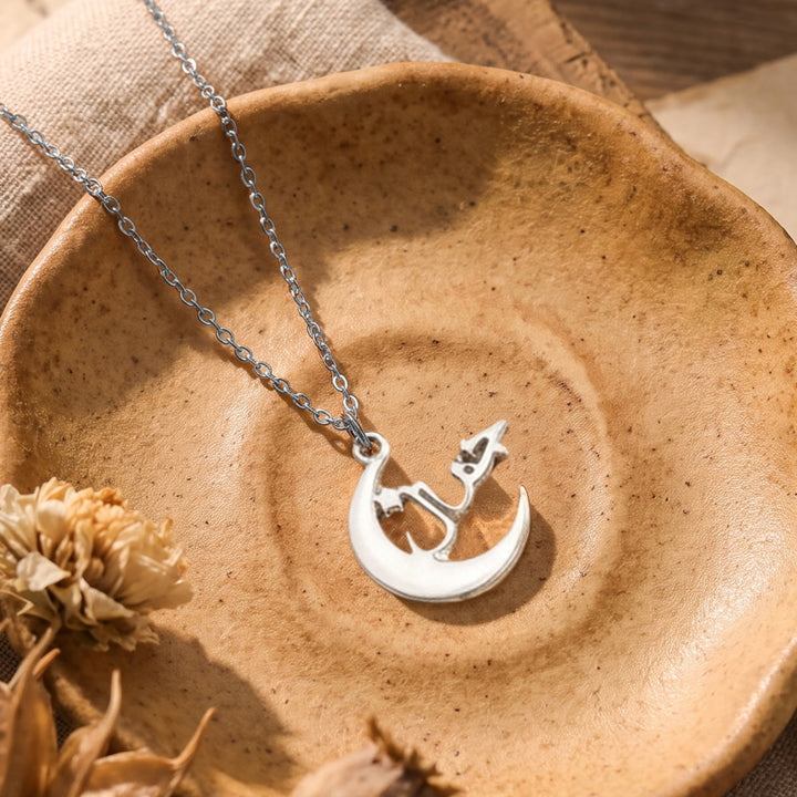 HilalHaven Crescent‑Star Framed Custom Arabic‑Name Pendant Necklace - image 4